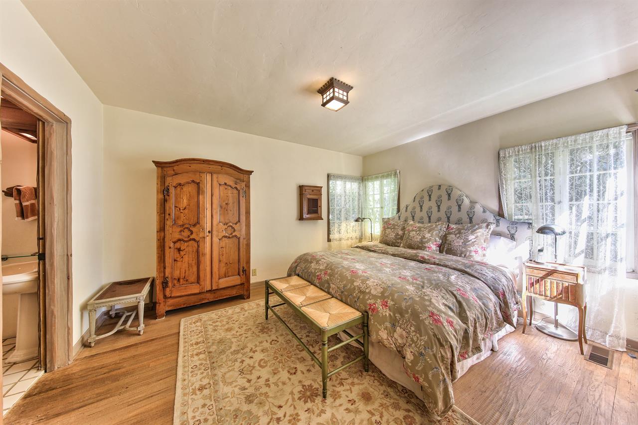 Downstairs Bedroom, King Bed, En Suite Bathroom