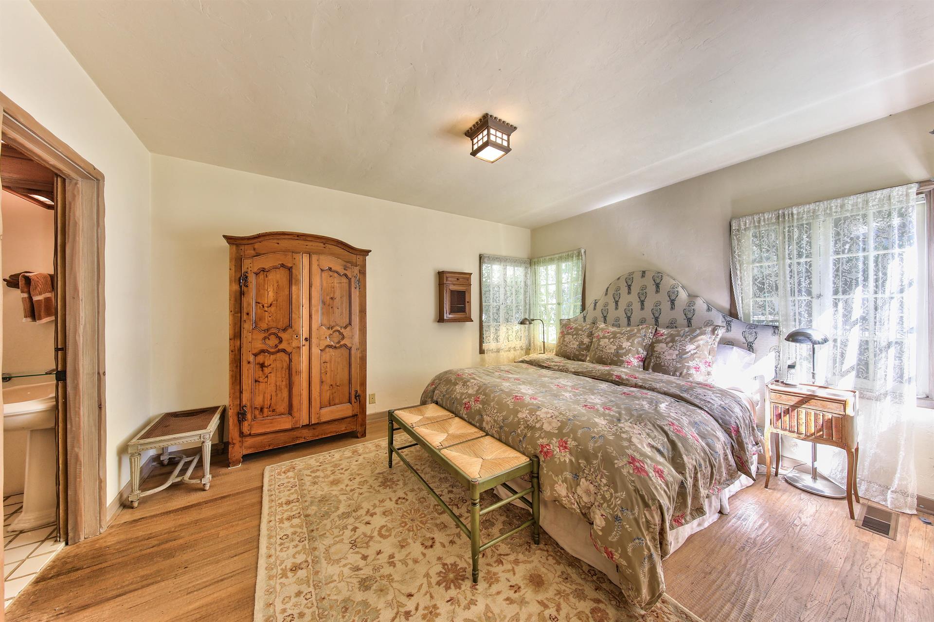 Downstairs Bedroom, King Bed, En Suite Bathroom