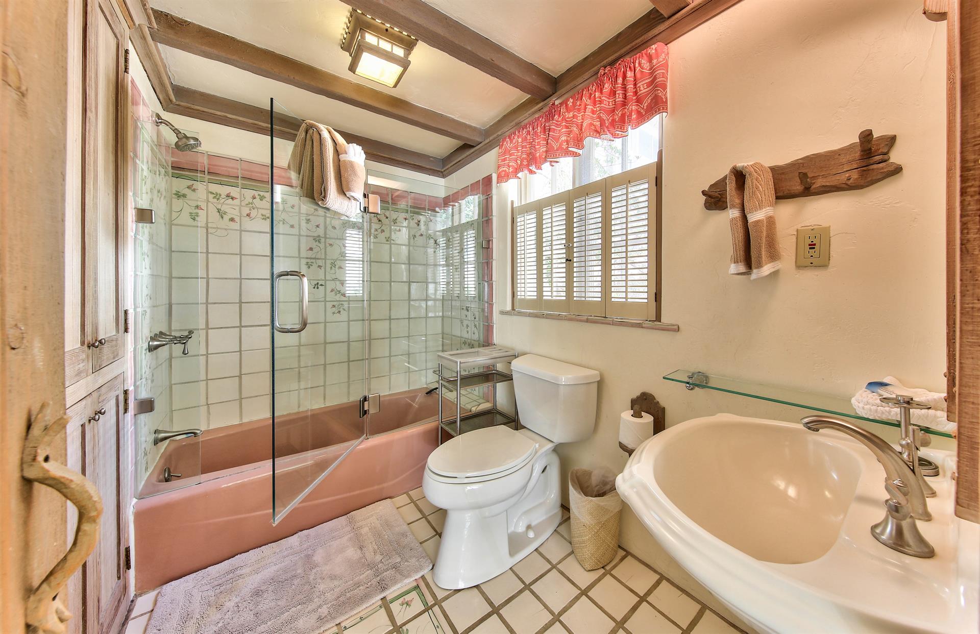 Downstairs En Suite Bathroom with ShowerOverTub