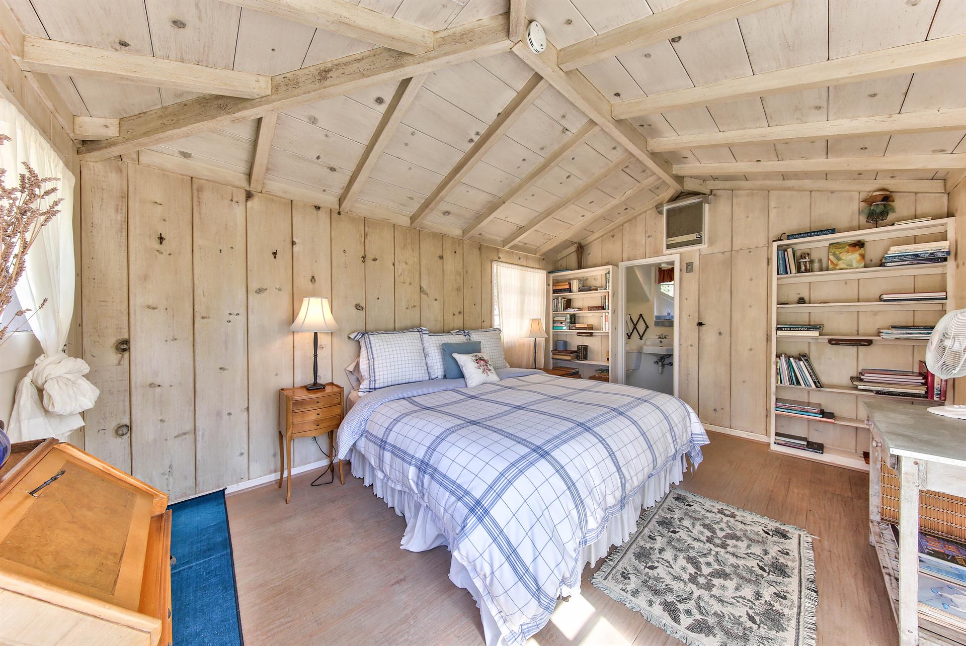 Upstairs Bedroom, King Bed, En Suite Bathroom