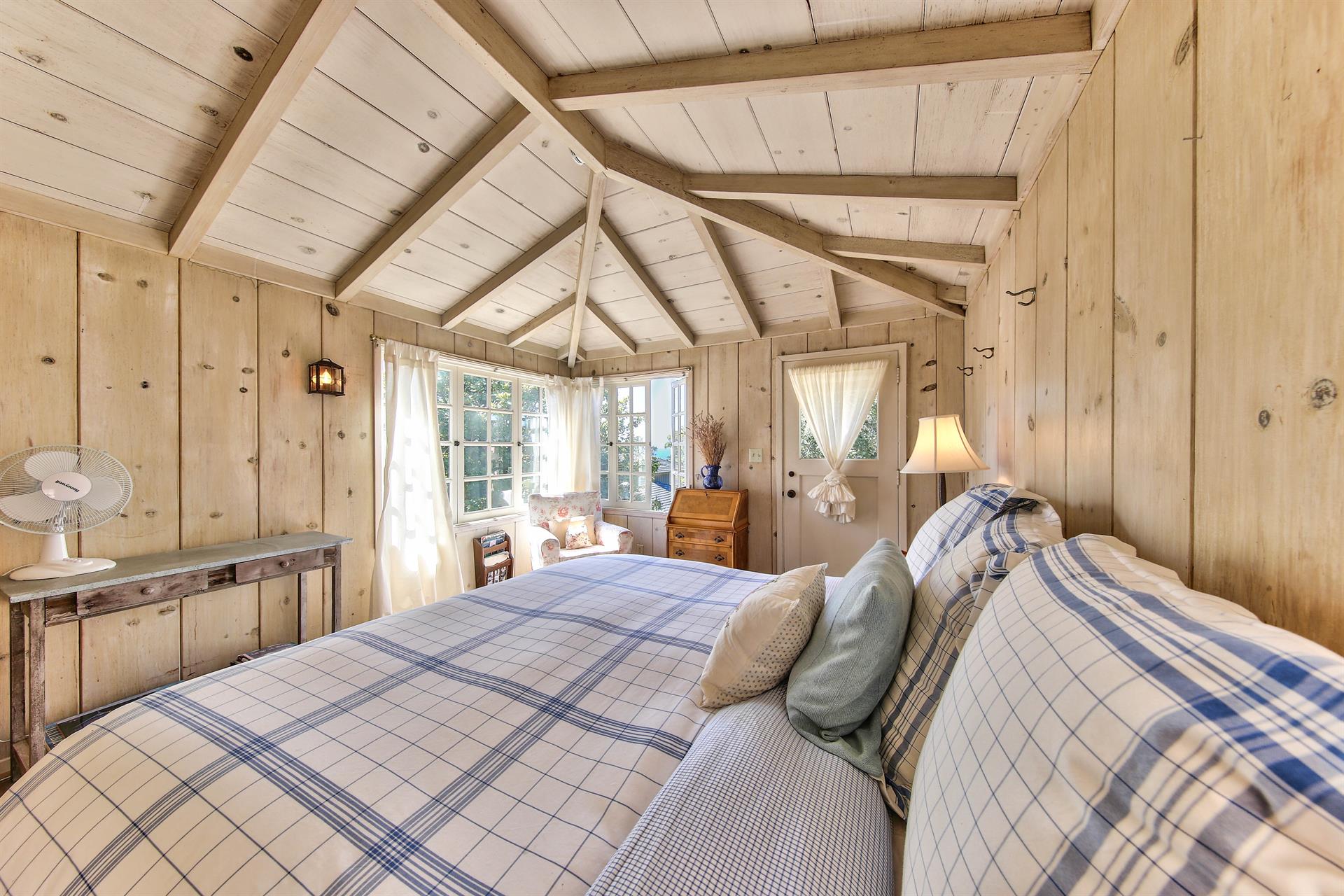 Upstairs Bedroom, King Bed, En Suite Bathroom