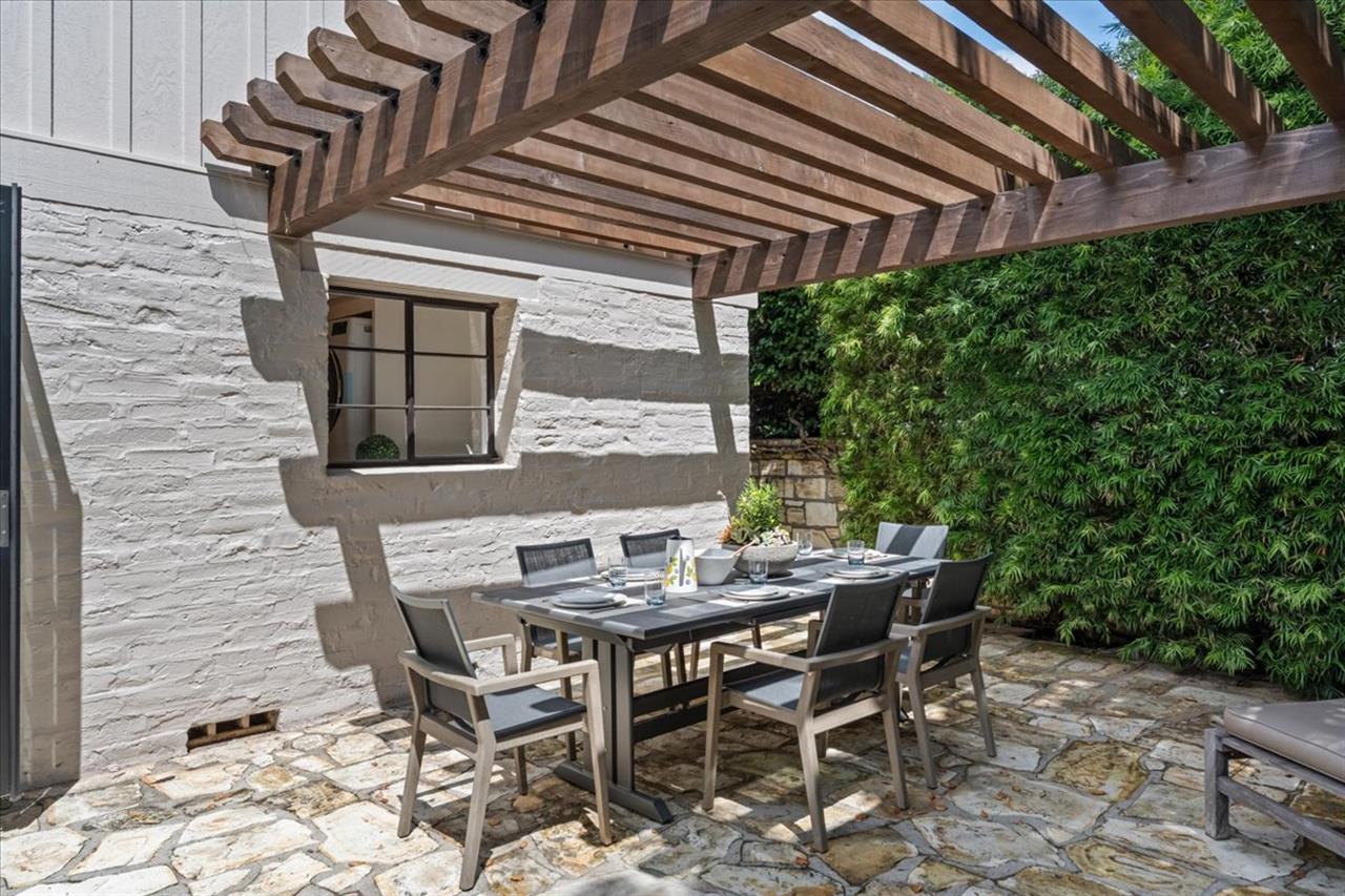 Alfresco Dining