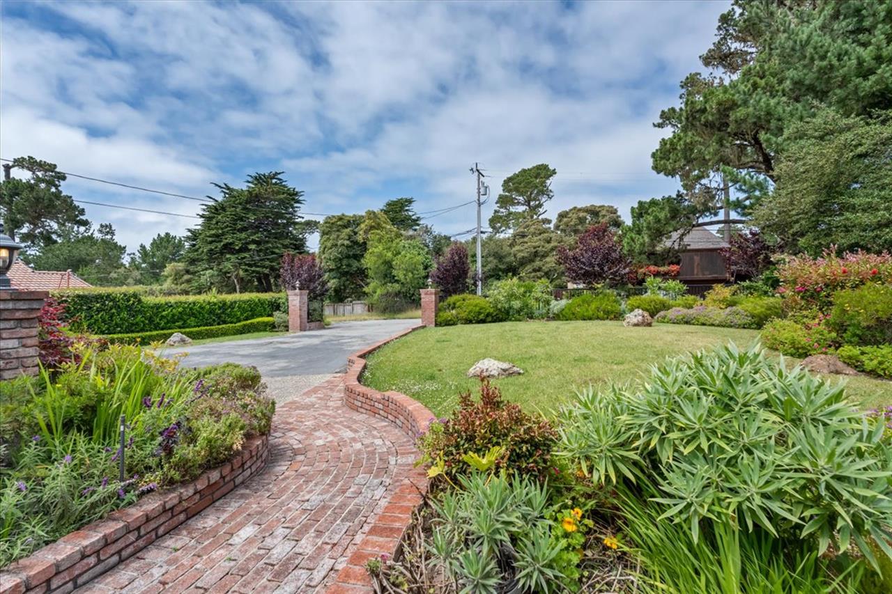 Spacious Outside Spaces with Lush Landscaping