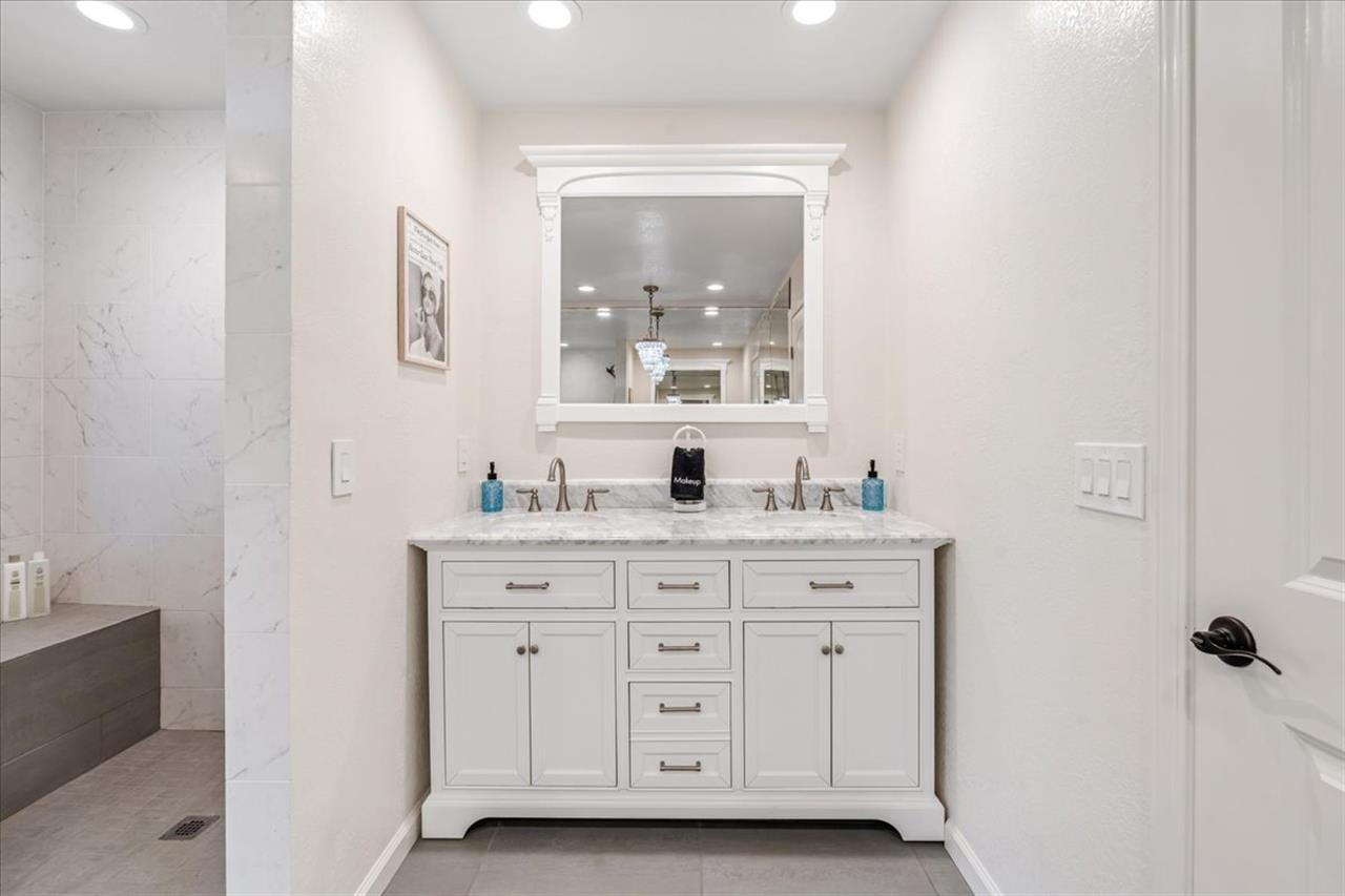 EnSuite Bath with Shower for Bedroom 1