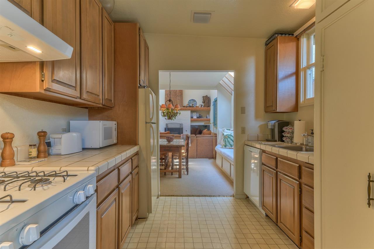 Fully Equipped Kitchen with Gas Stove