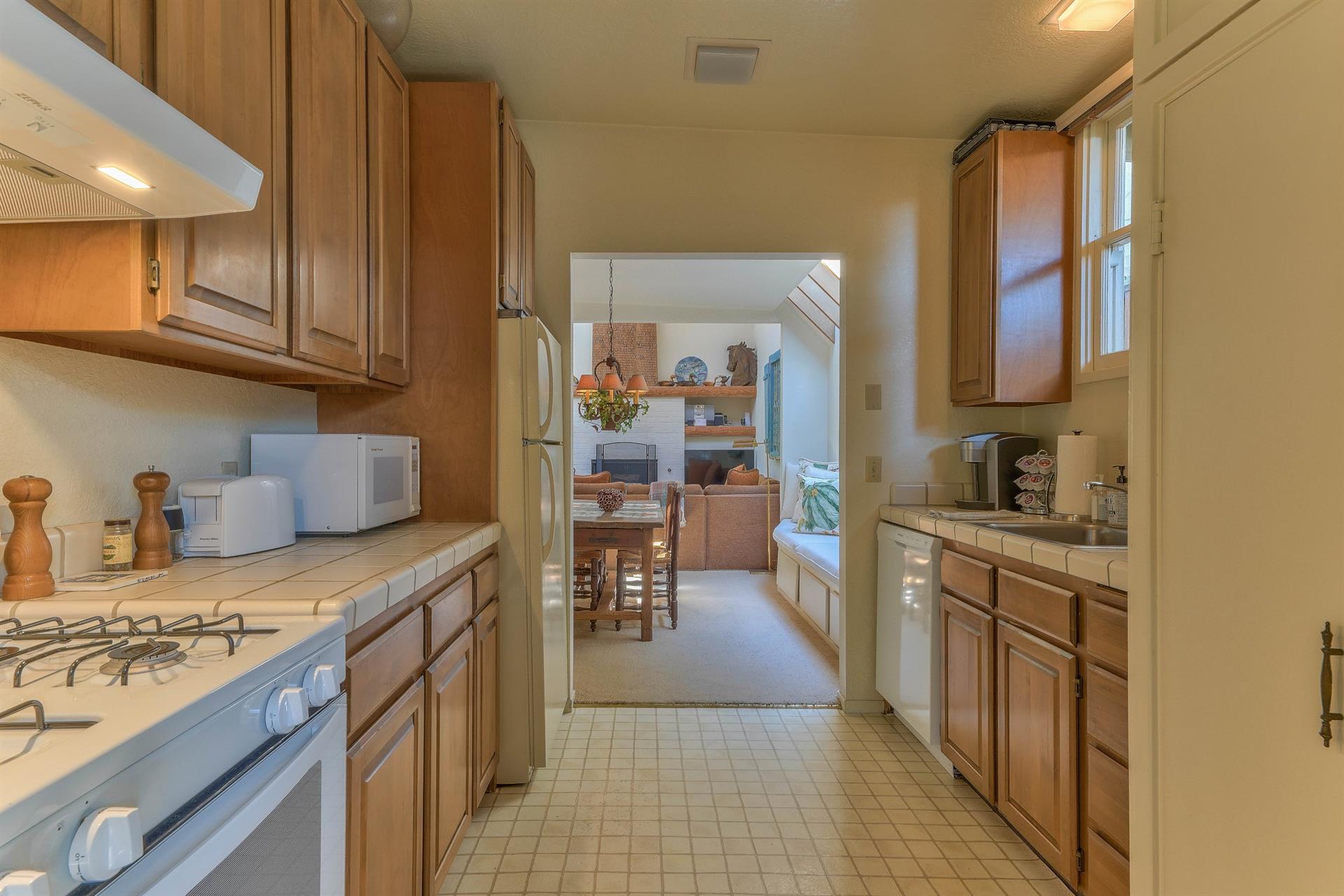Fully Equipped Kitchen with Gas Stove
