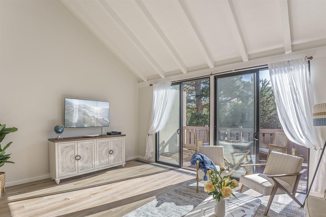 Living Room with HDTV, Balcony and Vaulted Ceiling