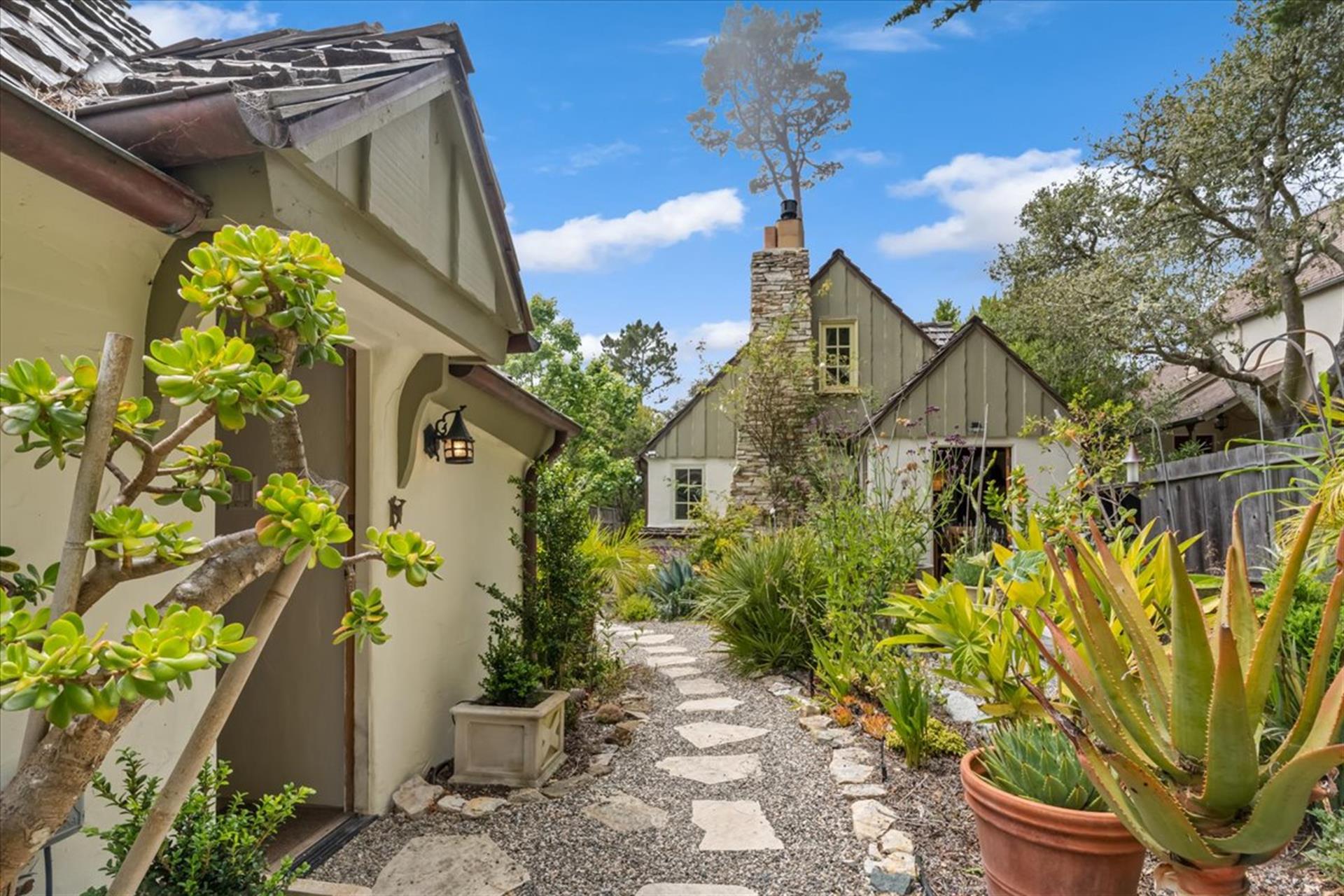 Welcome to Green Briar Cottage  Fairytale Home and Gardens