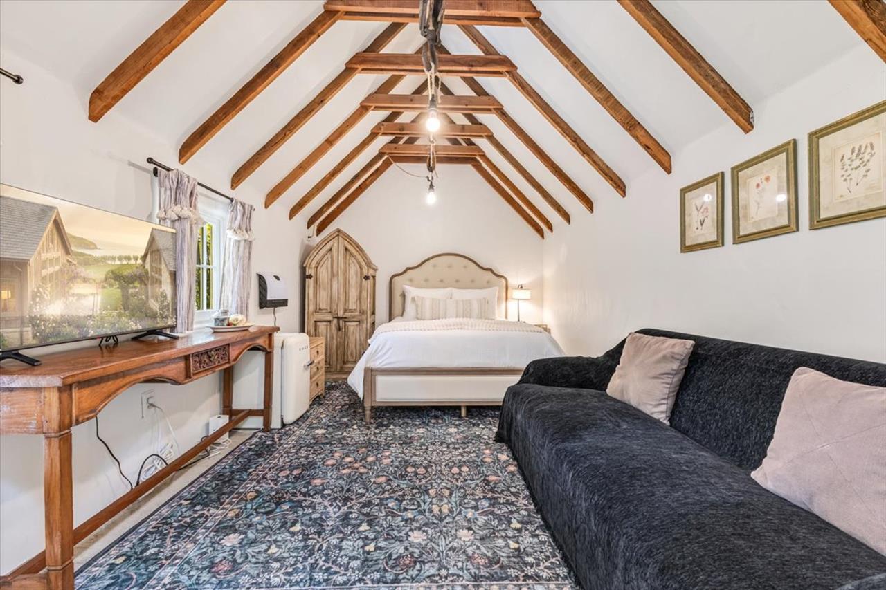 Guest Cottage has a Queen Bed and a Smart TV