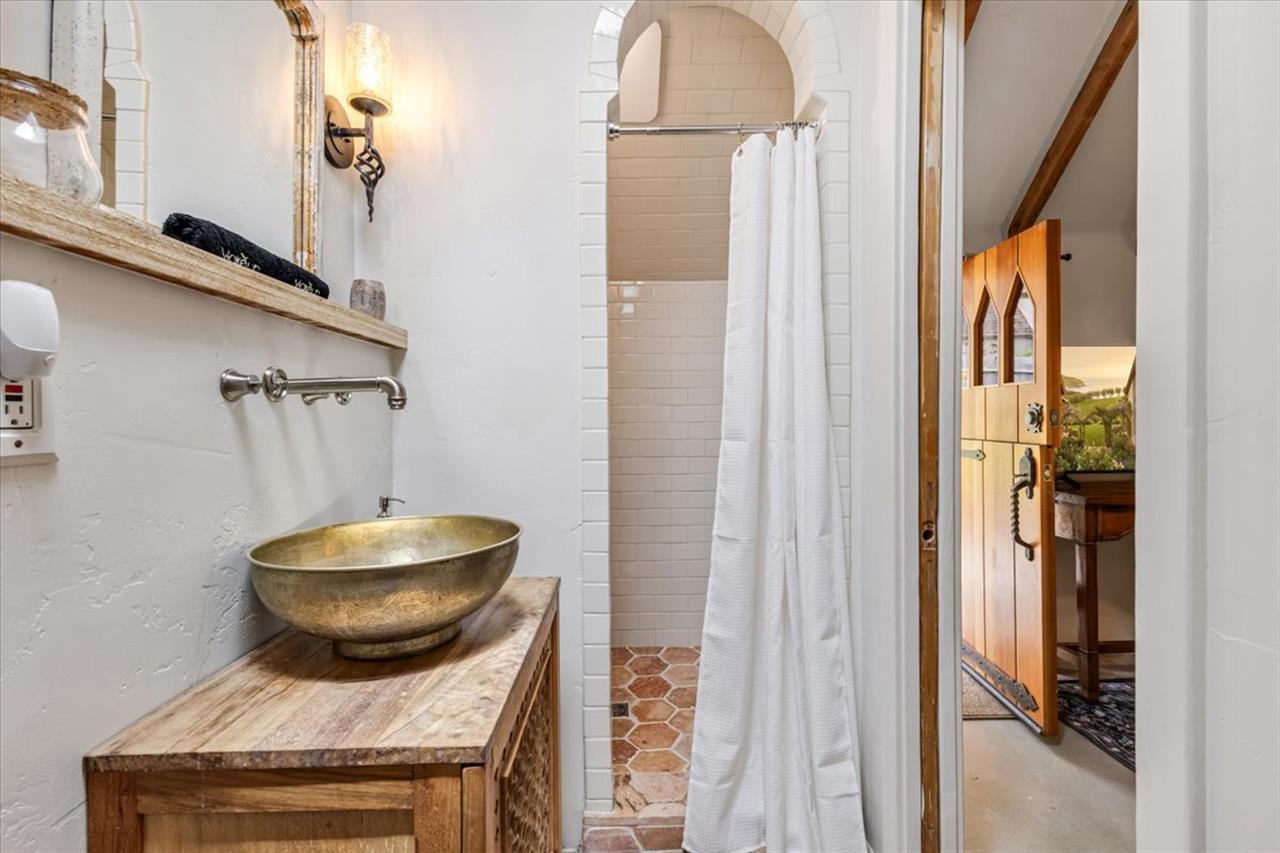 Guest Cottage Bathroom has a Shower
