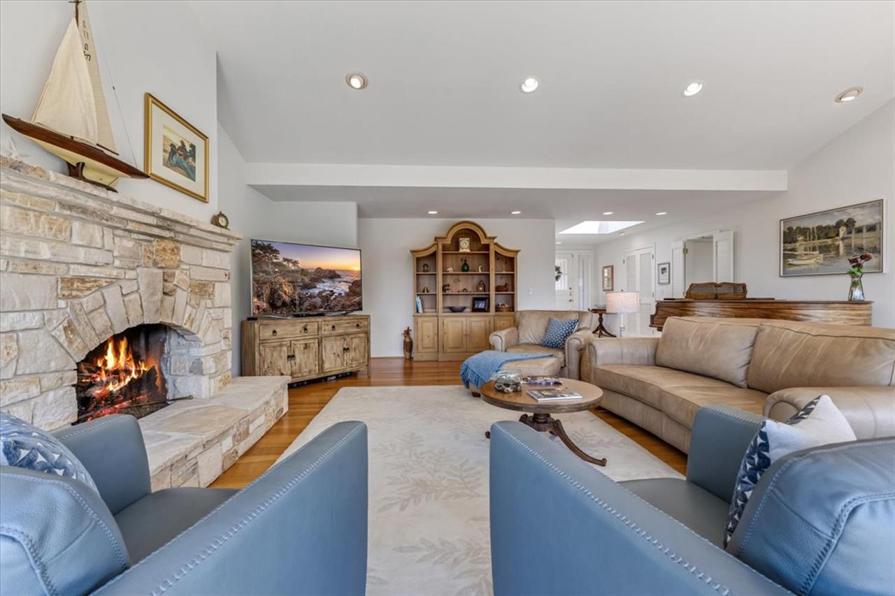 Living Room, Gas Fireplace, Smart TV, Ocean View