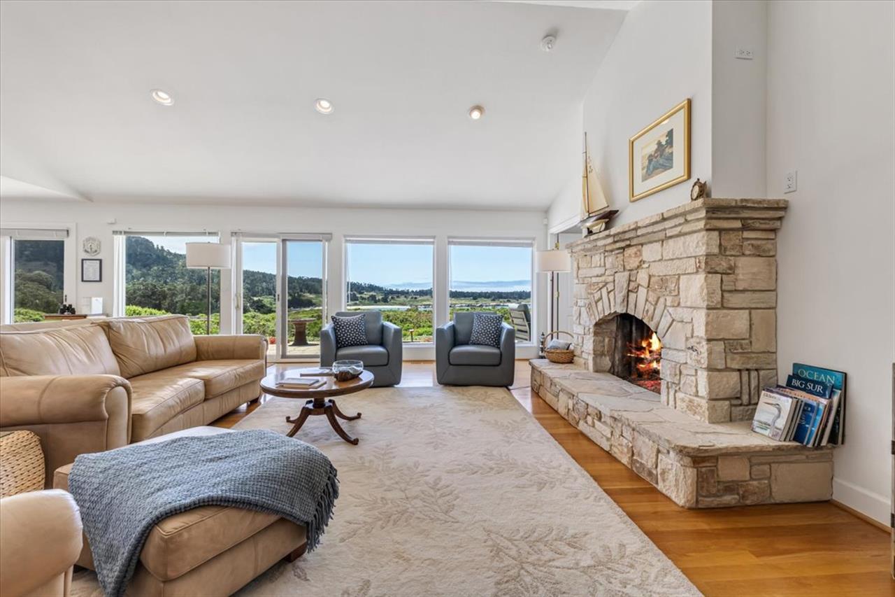 Living Room, Gas Fireplace, Smart TV, Ocean View