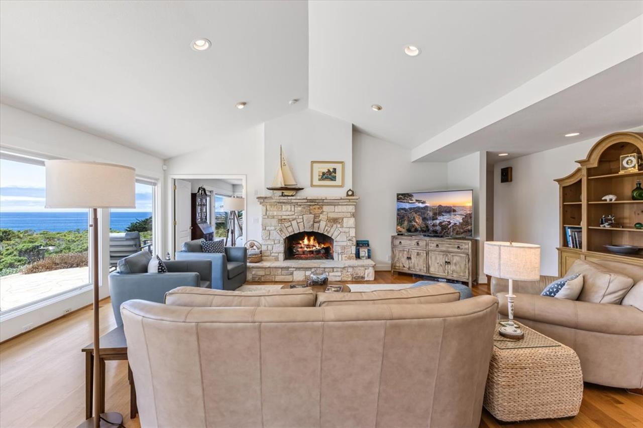 Living Room, Gas Fireplace, Smart TV, Ocean View