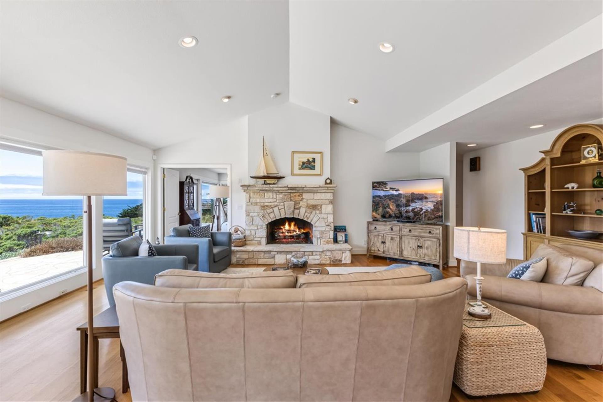 Living Room, Gas Fireplace, Smart TV, Ocean View