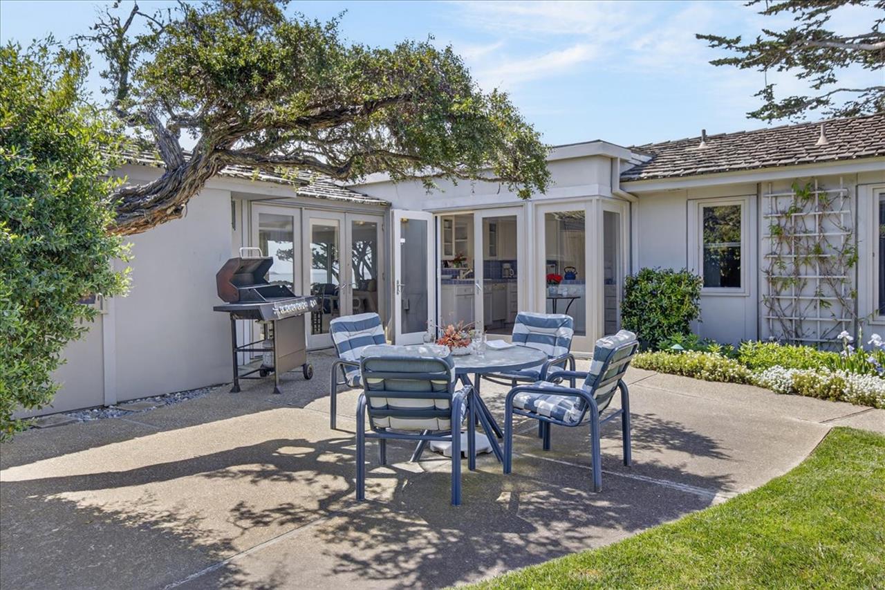 Outdoor Dining Area with Gas BBQ Grill