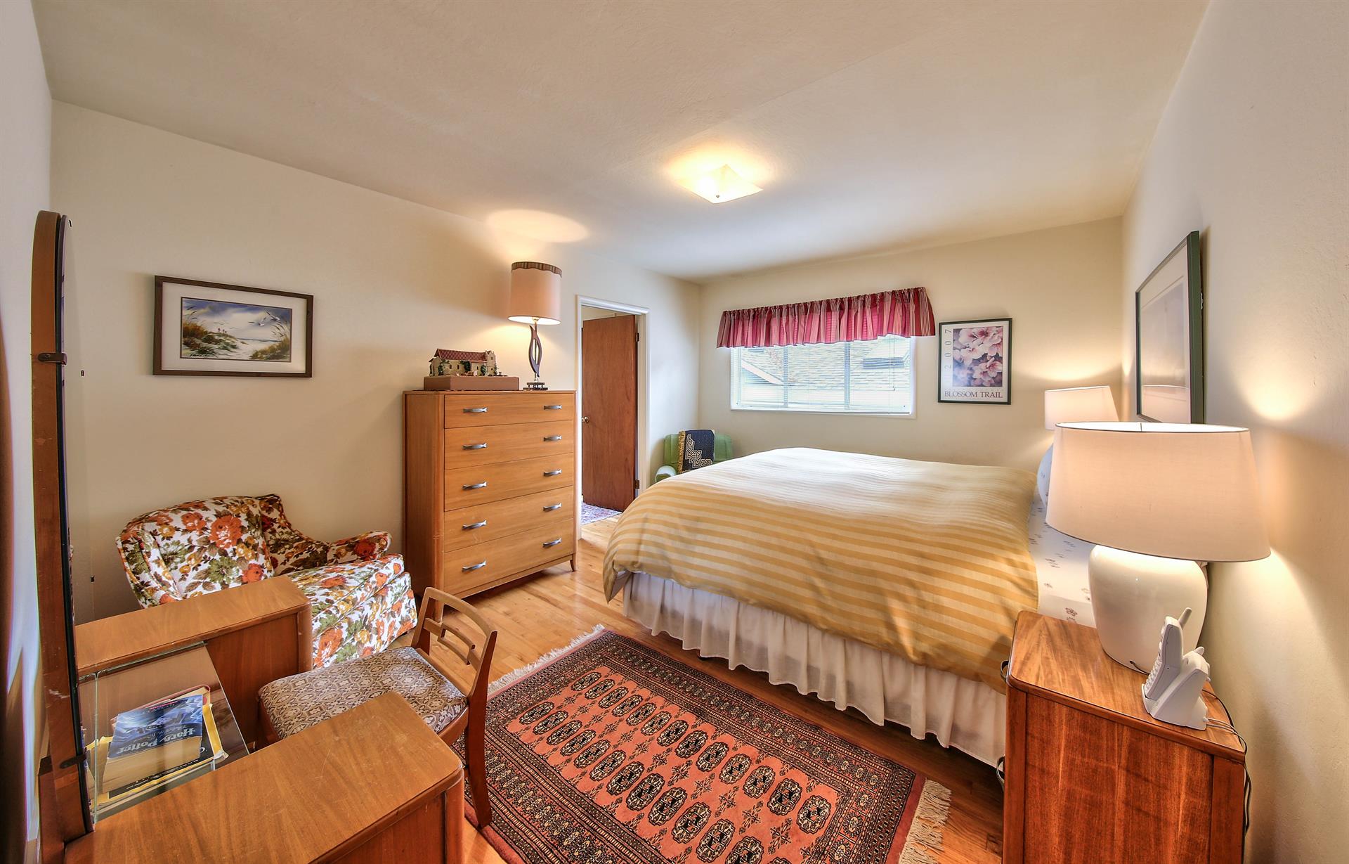 Bedroom 1, King Bed, Vanity, En Suite Bathroom