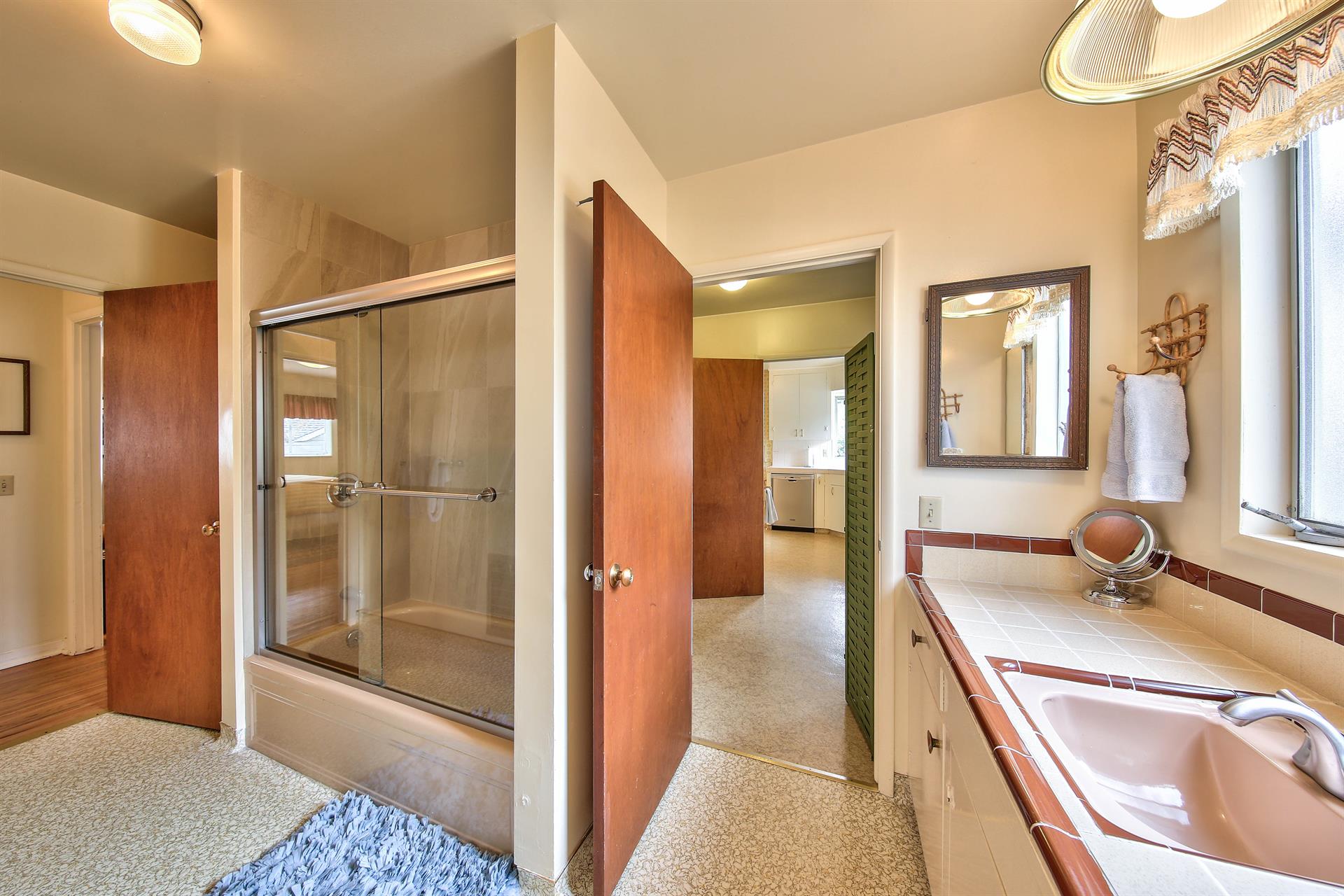 Full Hall Bathroom with ShowerOverTub Combination