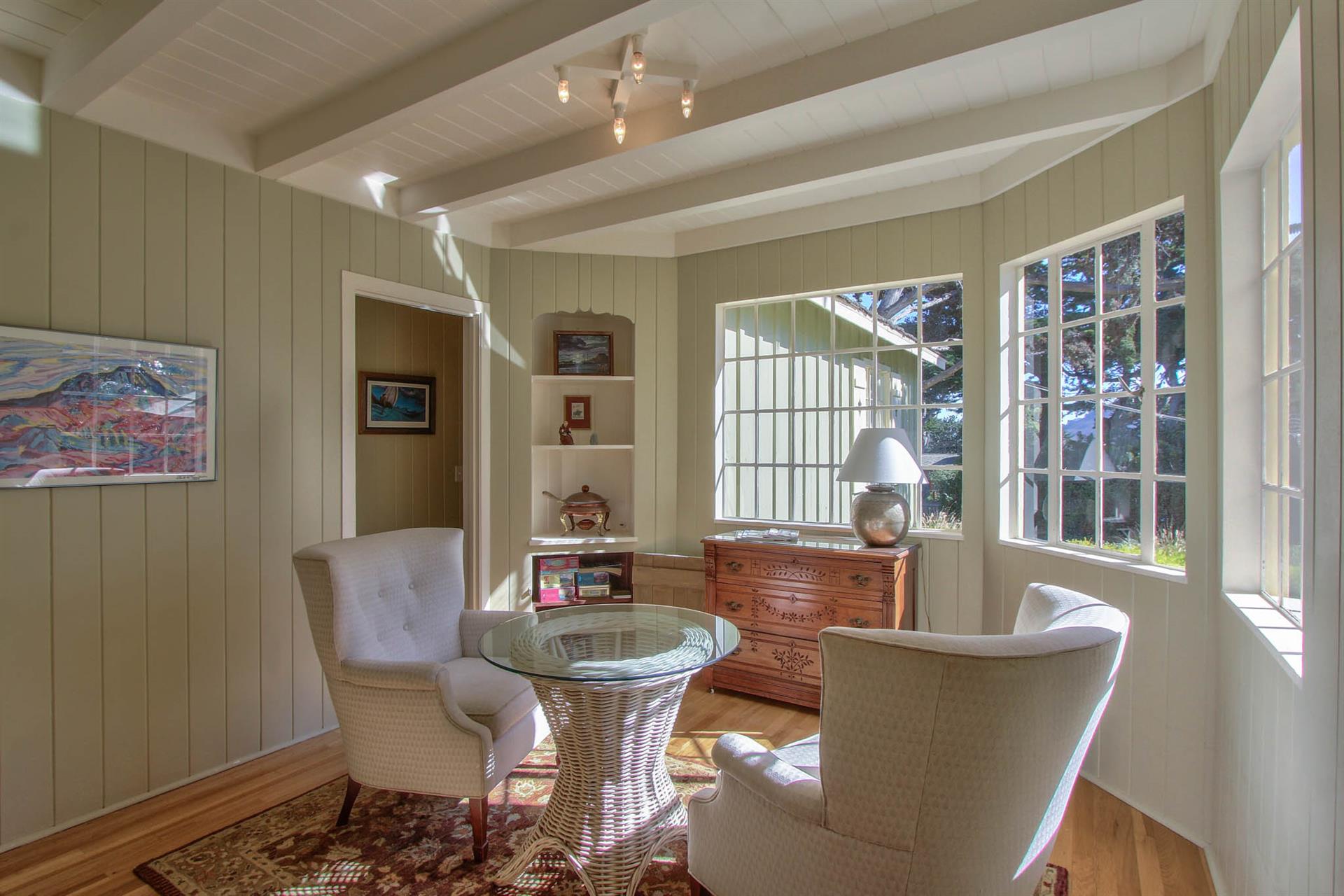 Cozy Seating Area with Garden View, Games