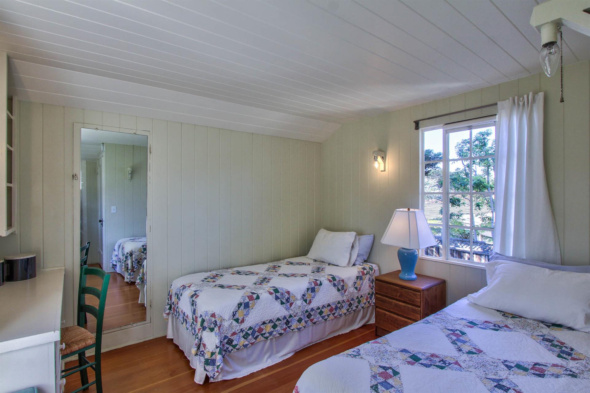 Bedroom 2, 2 Twin Beds, Writing Desk, Window Seat