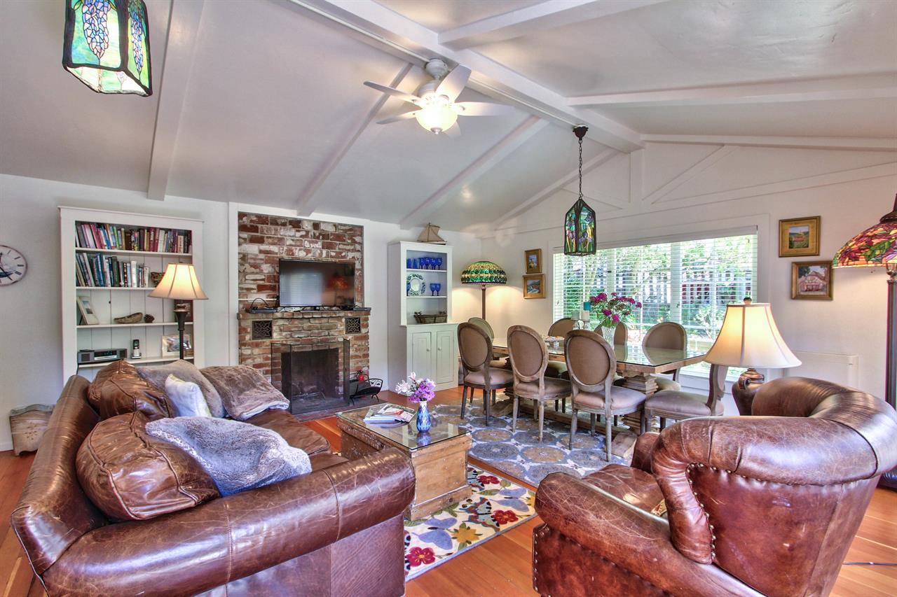 Comfortable Living and Dining Area, Gas Fireplace