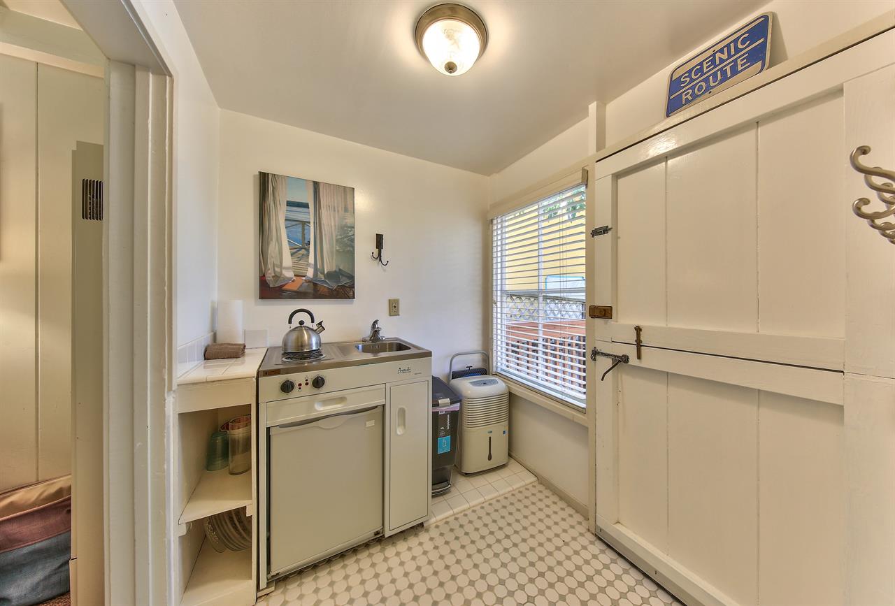 Small Kitchenette Space with Sink, Stove Top and Fridge