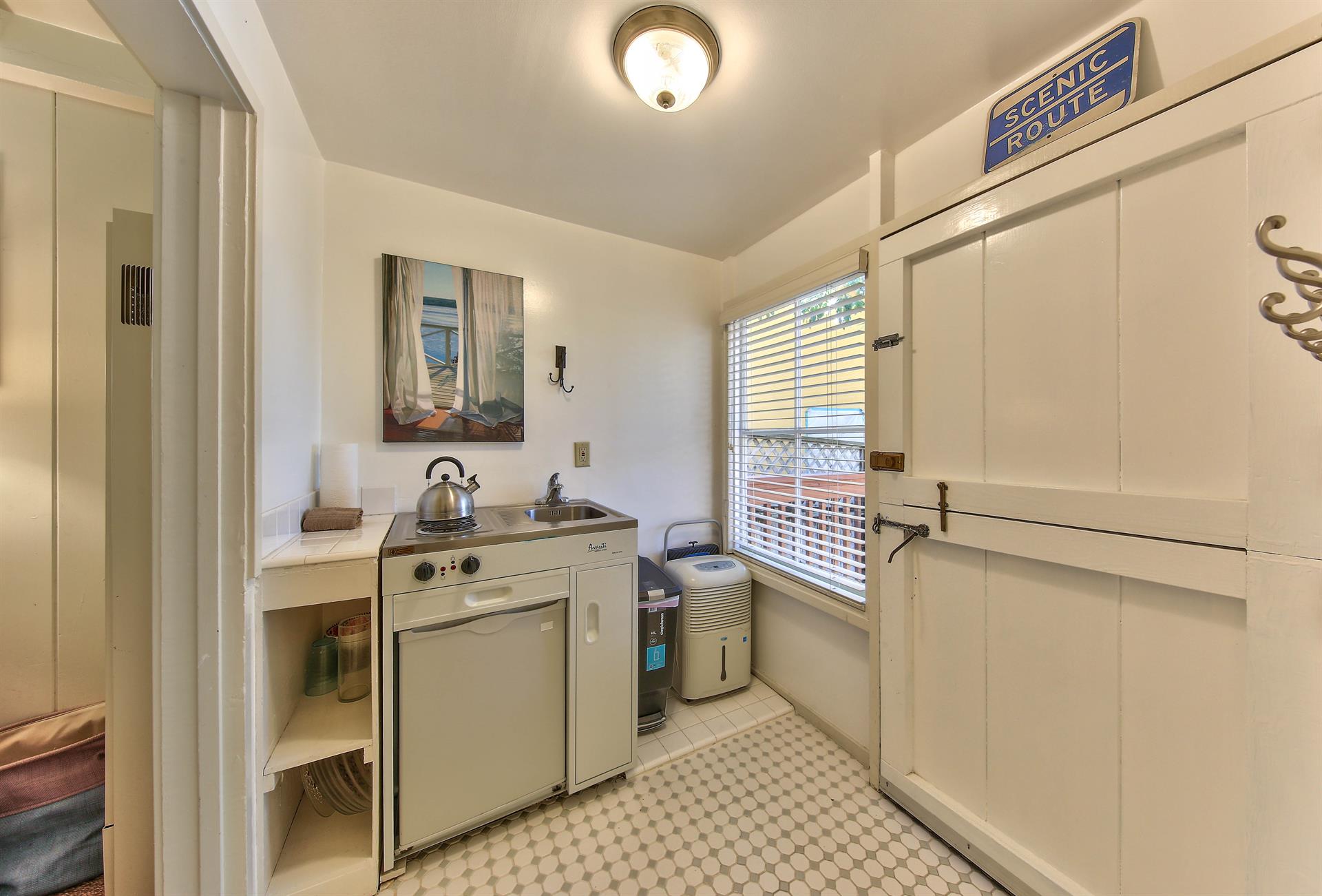 Small Kitchenette Space with Sink, Stove Top and Fridge