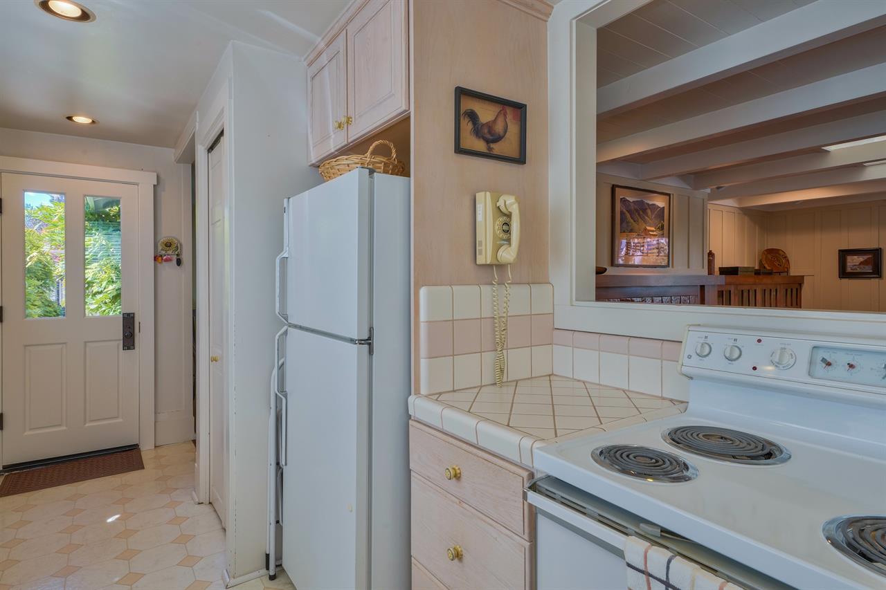 Fully Equipped Kitchen with Vintage Touches