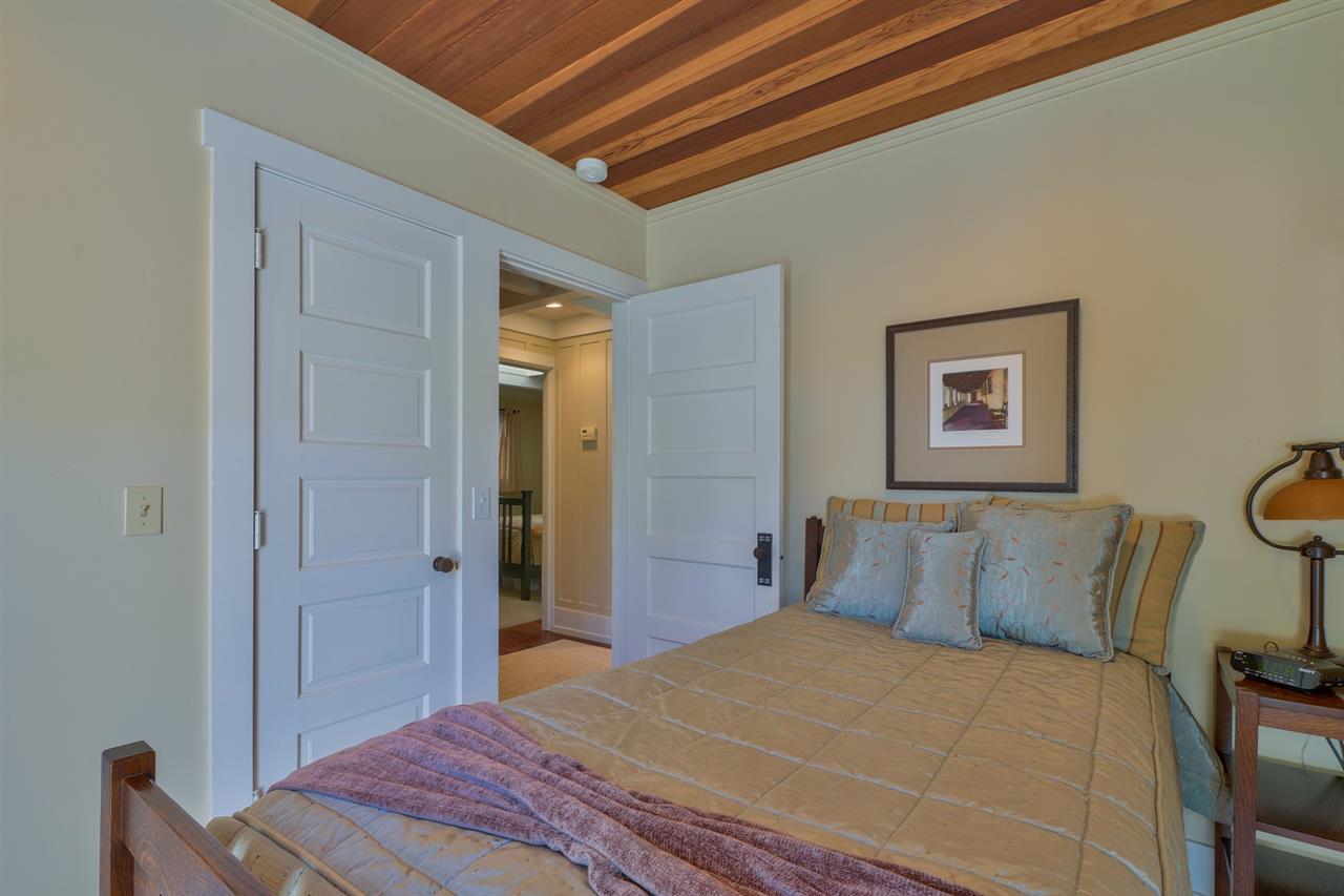 Bonus Sleeping Space with Twin Bed for Weekend Guest