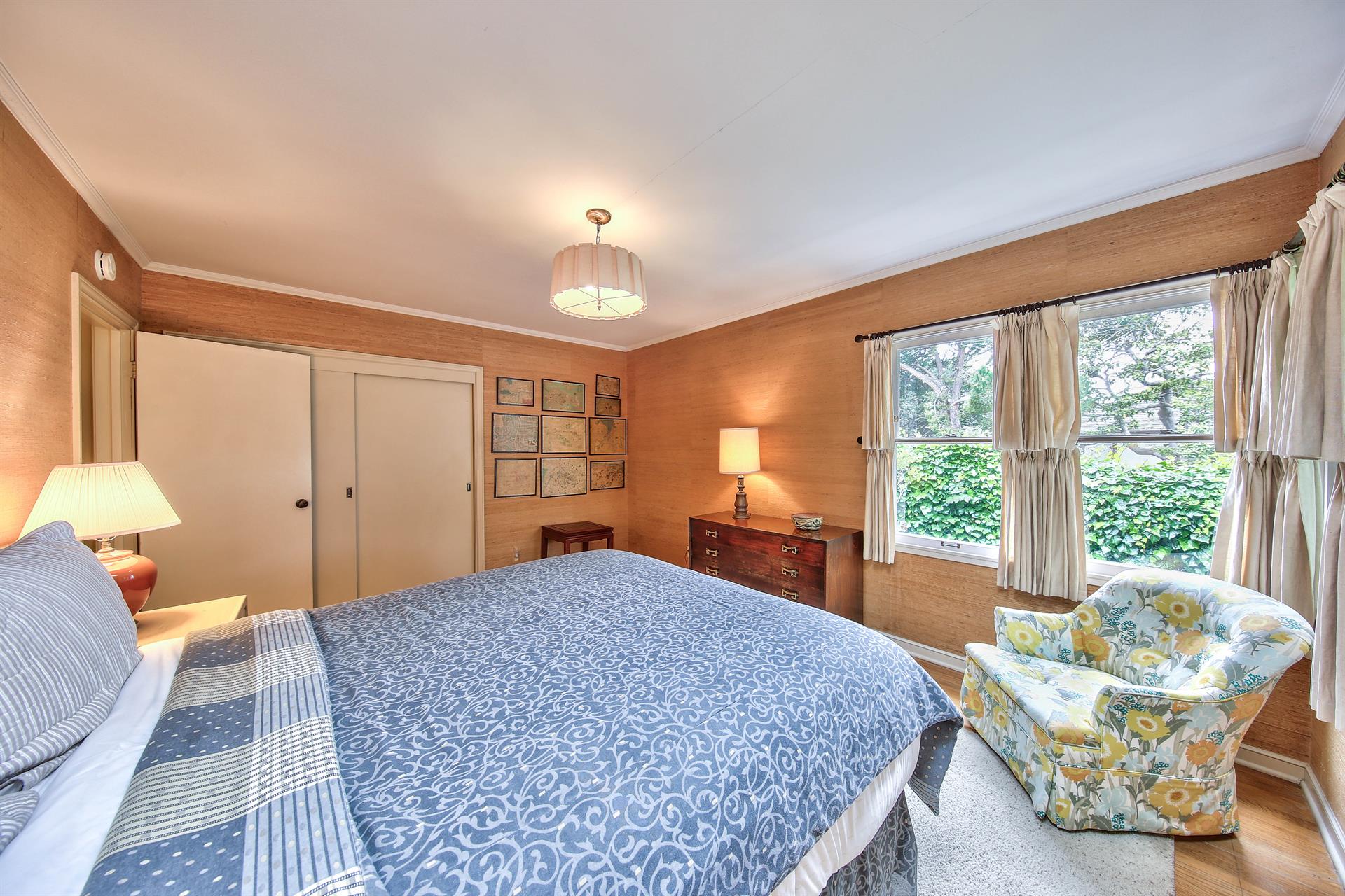 Bedroom 2, Queen Bed