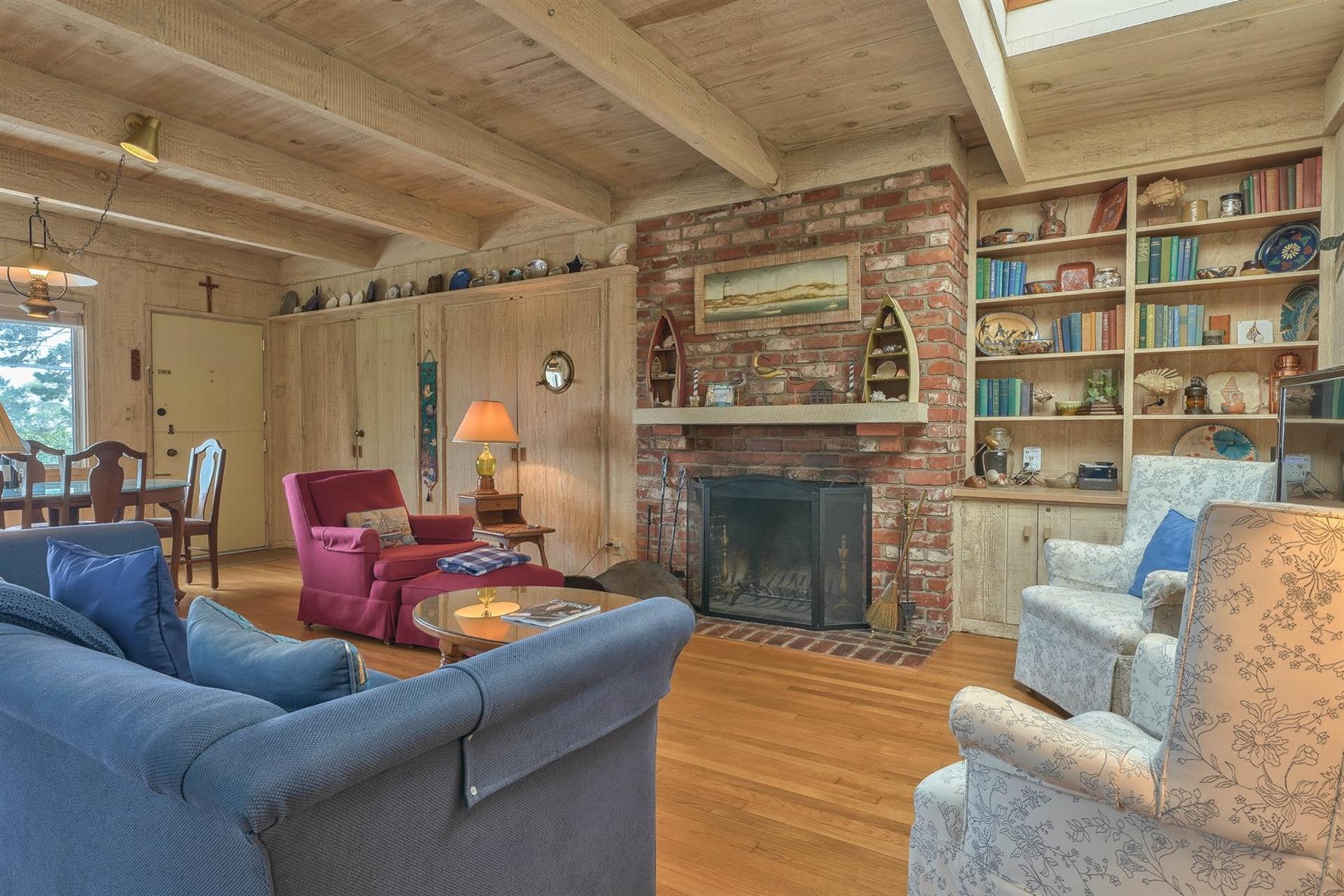 Comfortable Living  Dining Area