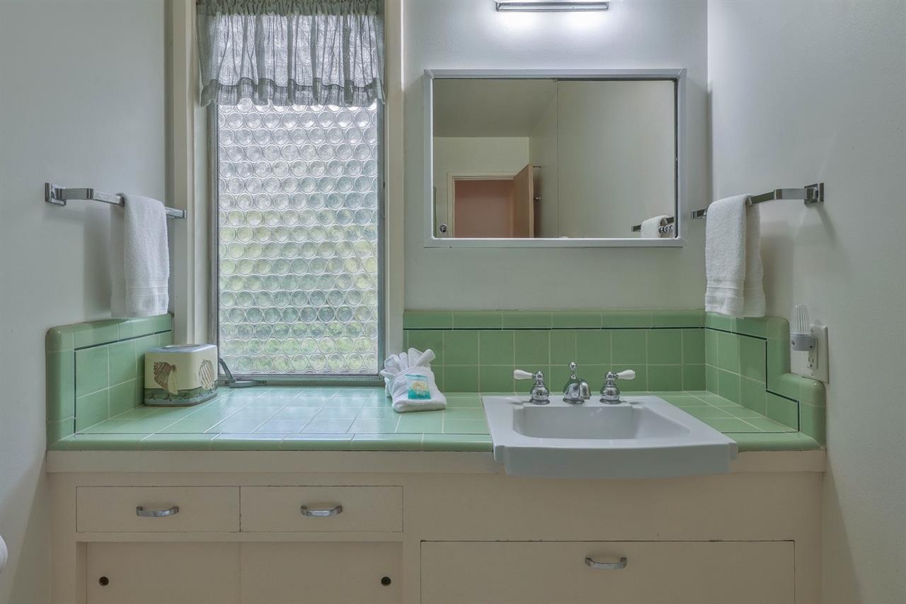 Hall Bathroom with ShowerOverTub Combination