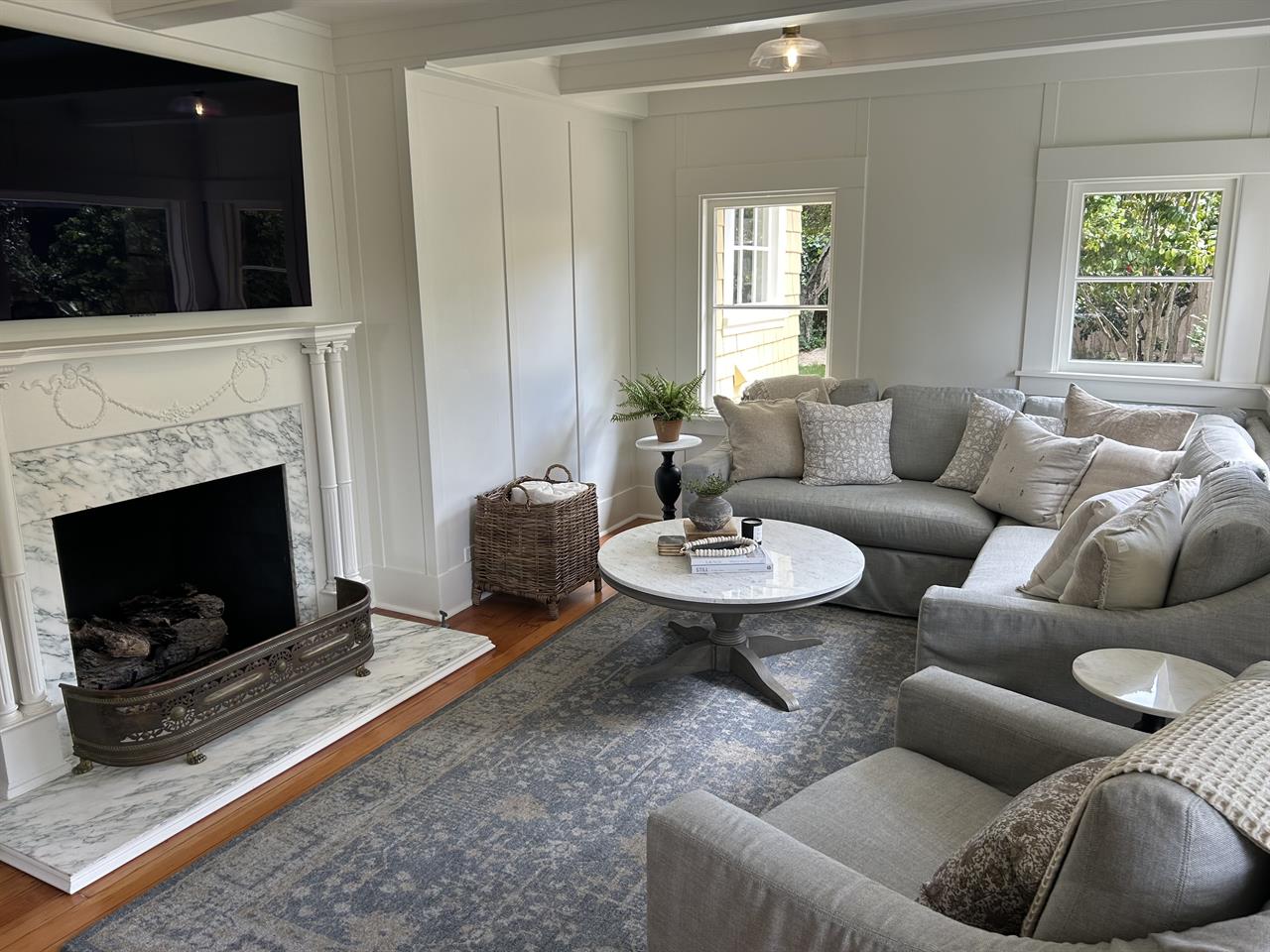 Living Room Seating Area, TV, Gas Fireplace