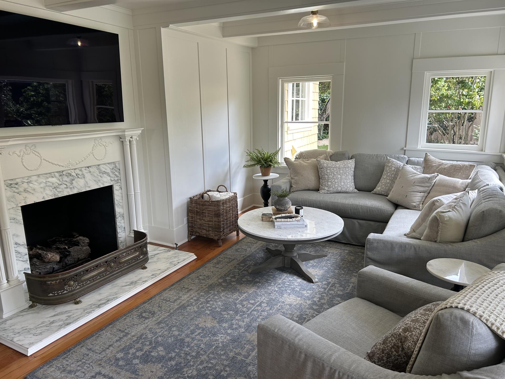 Living Room Seating Area, TV, Gas Fireplace