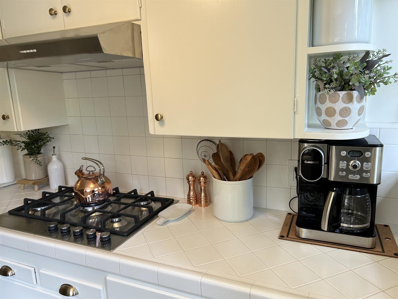 Fully Equipped Kitchen, Stainless Steel Wall Oven, Gas Stove