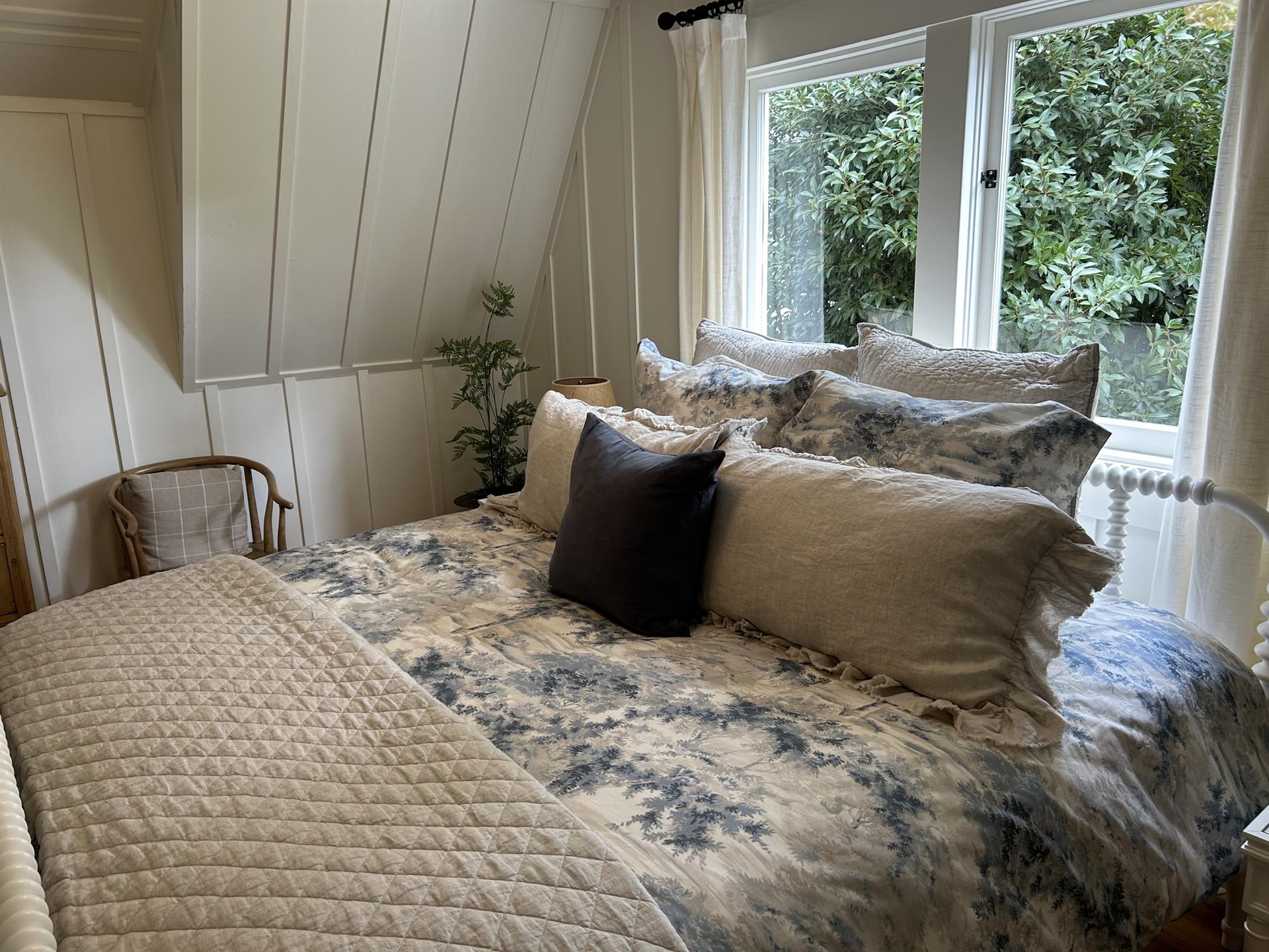 Bedroom 1, King Bed Upstairs