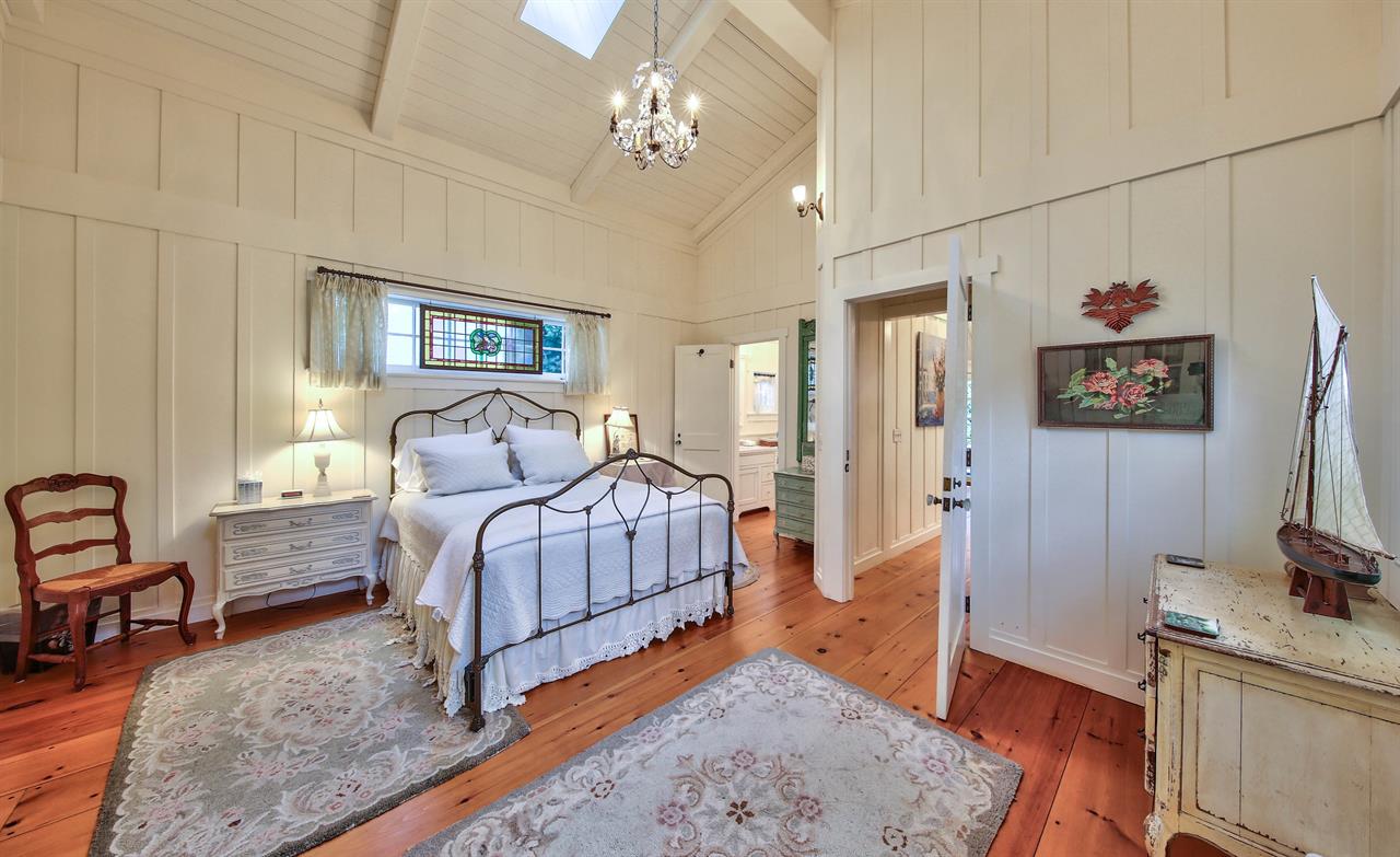 Bedroom 2, Queen Bed, En Suite Bathroom