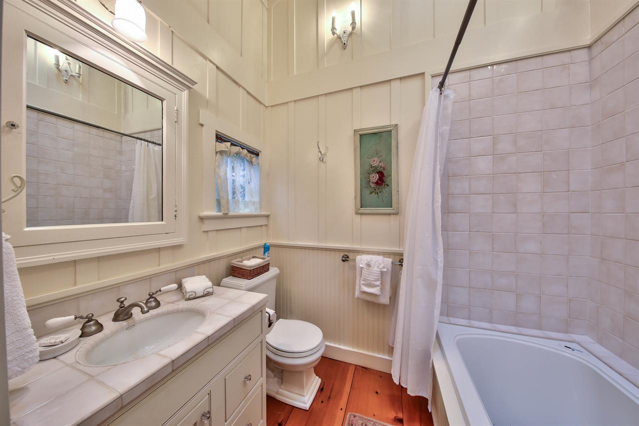 En Suite Bathroom 2, ShowerOverTub Combination