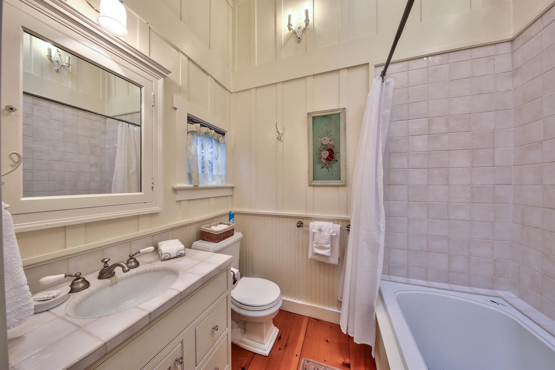 En Suite Bathroom 2, ShowerOverTub Combination
