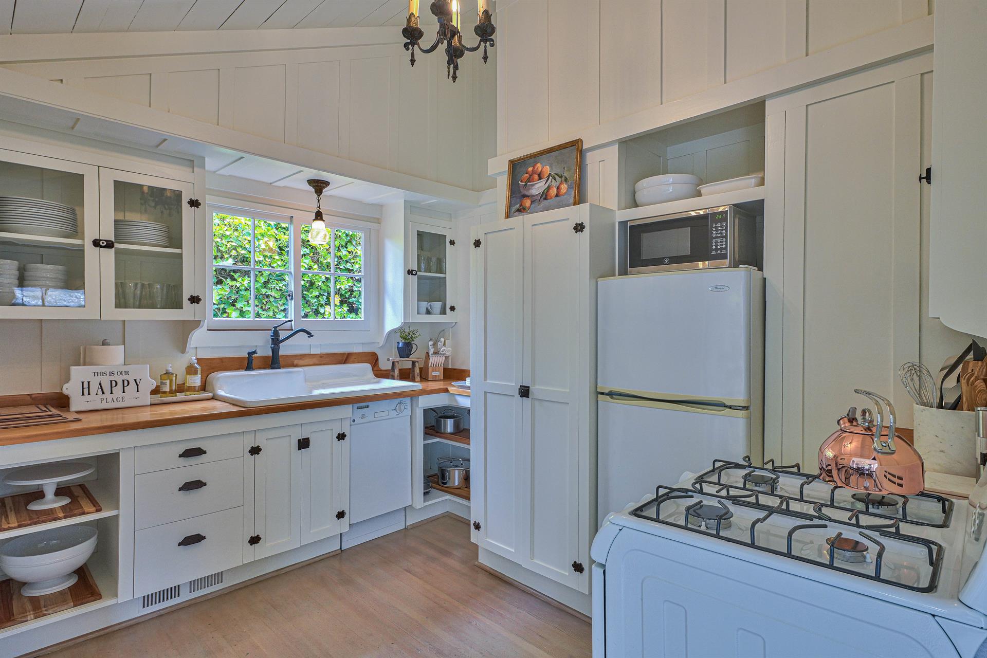 Efficient, Fully Equipped Kitchen with Gas Stove, Farm Sink