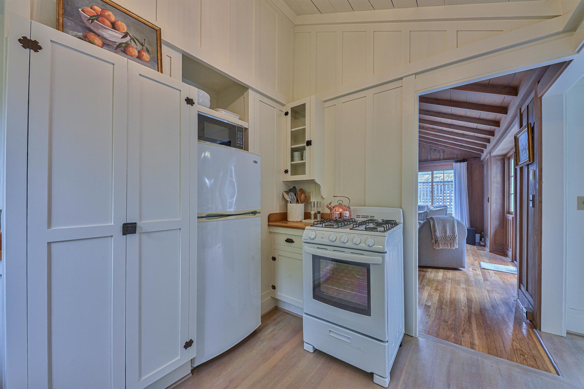 Efficient, Fully Equipped Kitchen with Gas Stove, Farm Sink