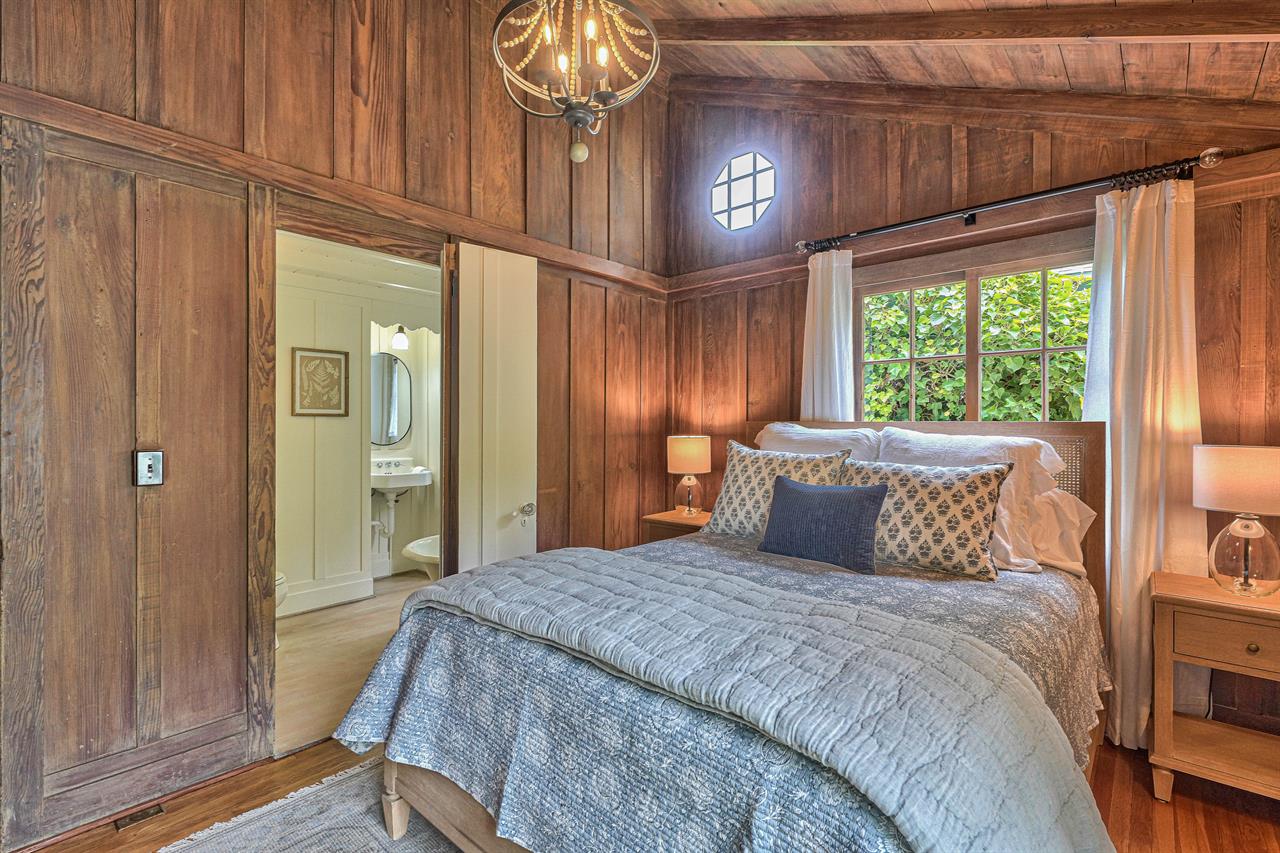 Bedroom 1, Queen Bed, En Suite Bathroom