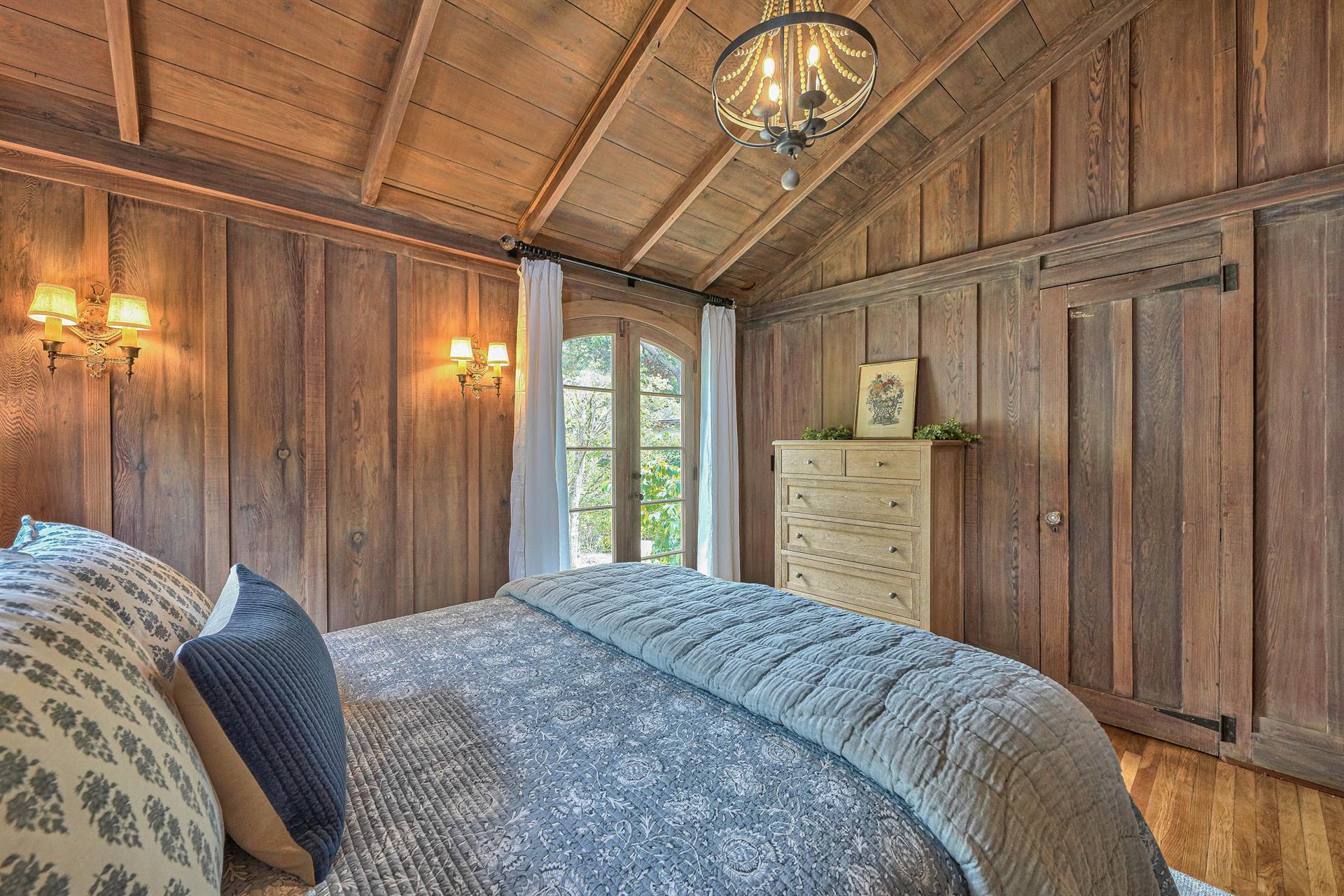 Bedroom 1, Queen Bed, En Suite Bathroom