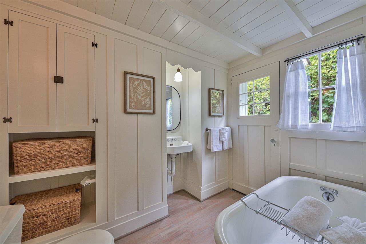 En Suite Bathroom with Clawfoot Bathtub No Shower