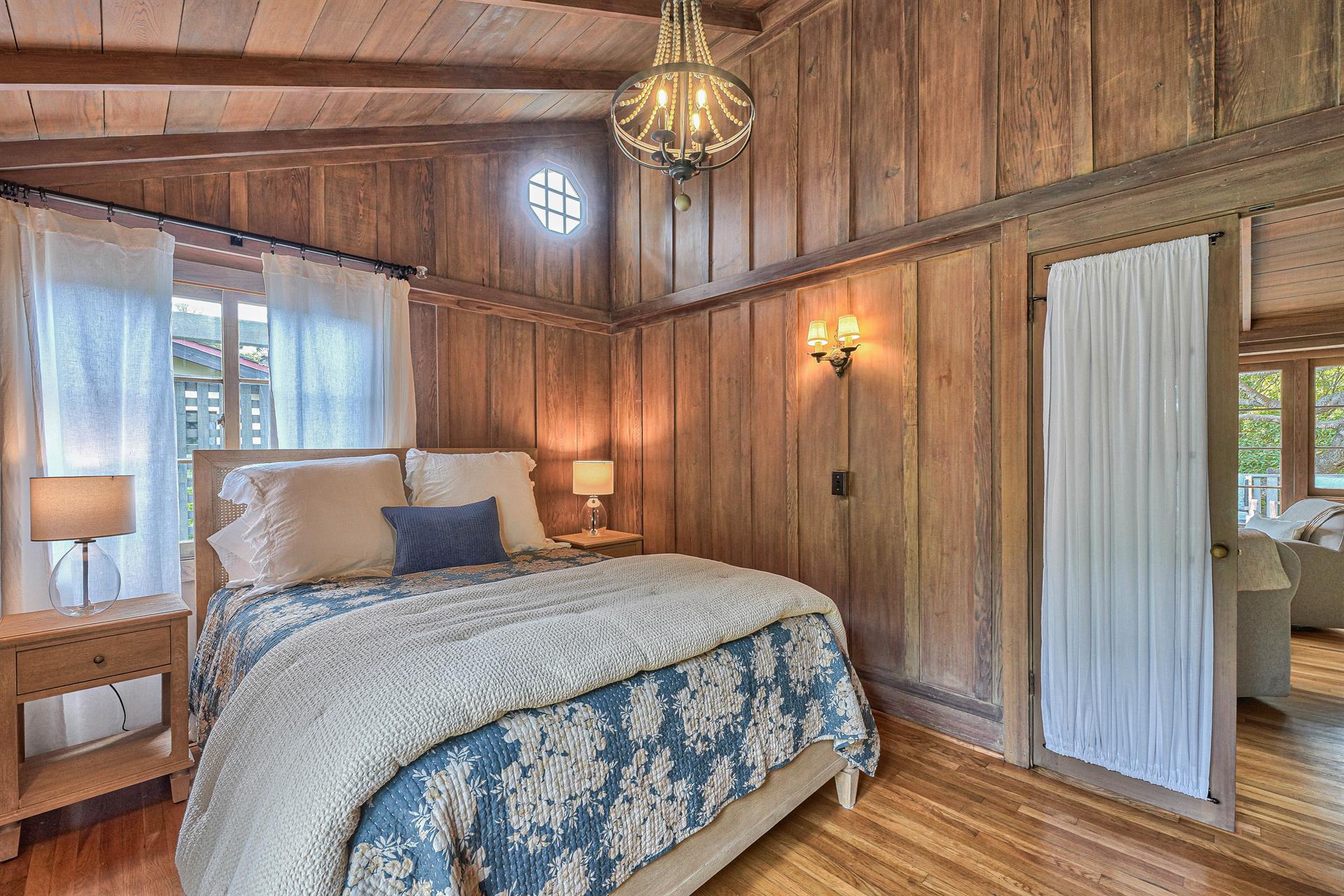 Bedroom 2, Queen Bed