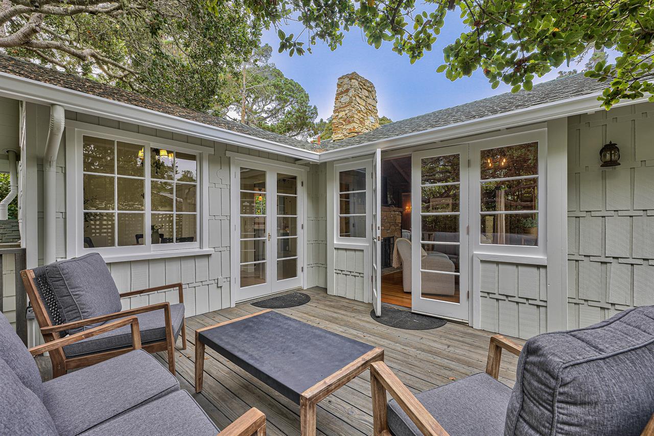 Deck with Outdoor Seating Area