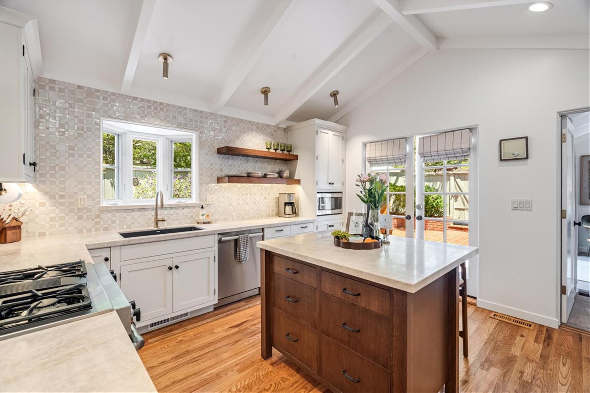 Beautifully Updated Chefs Kitchen