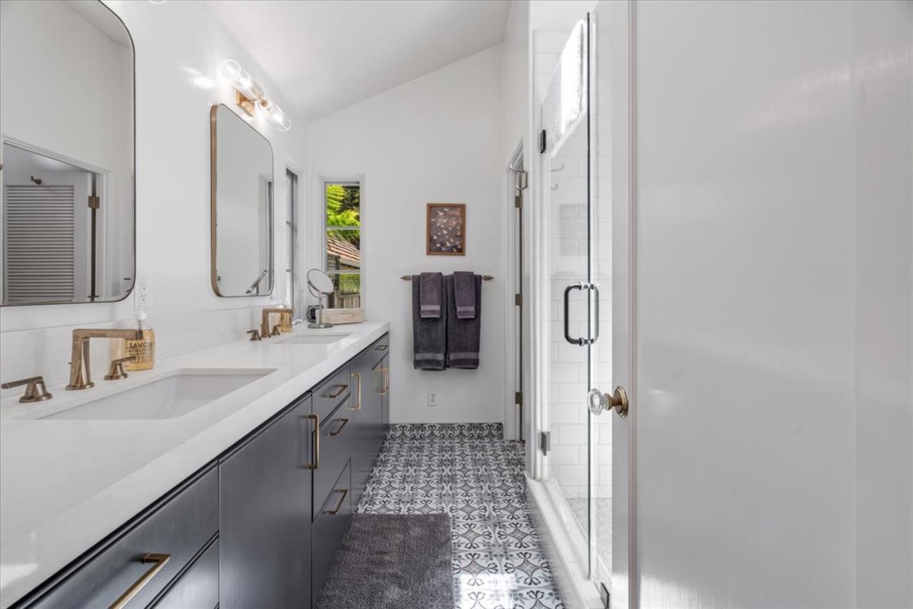EnSuite Bath with Shower for Bedroom 1