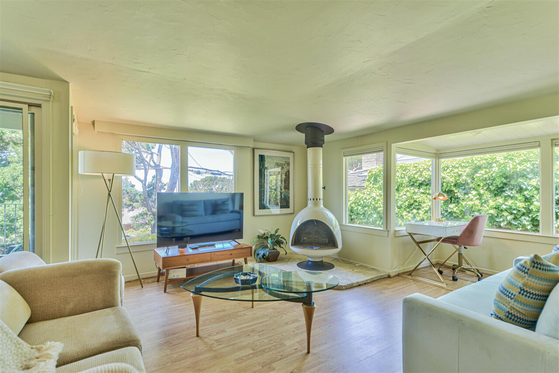 Welcome to Carmelo Corner, In Downtown CarmelbytheSea