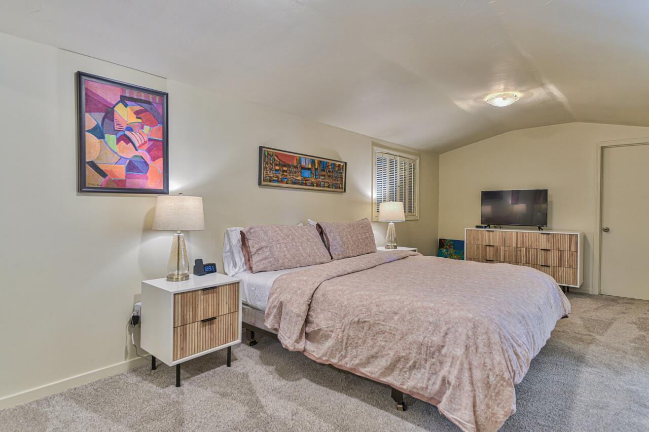 Bedroom 1, King Bed, TV, En Suite Bathroom