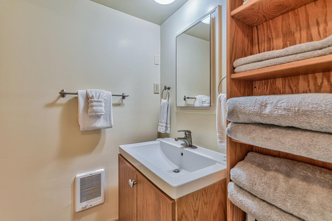 En Suite Bathroom with ShowerOverTub with Tile Surround